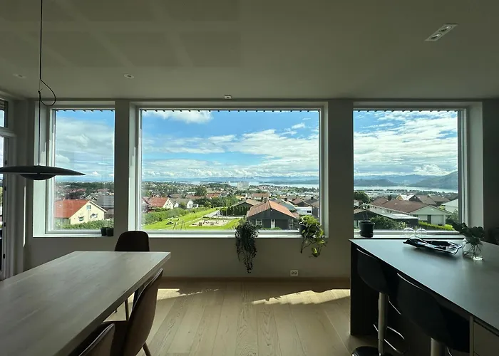 Luxury Villa Stunning View - Ons